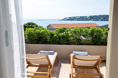 Clos des Vignes - Roof Terrace © www.antibes-rental.com (1)