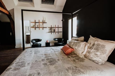 Tempur-Pedic beds, blackout drapes, soundproofing, free WiFi