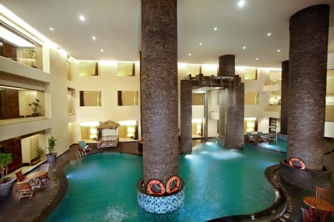 Indoor pool, sun loungers