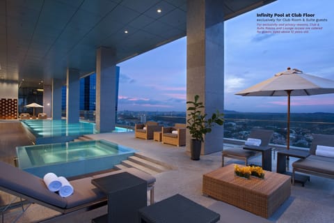 Indoor pool, outdoor pool, free cabanas