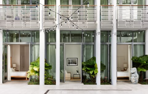 Frette Italian sheets, premium bedding, minibar, in-room safe