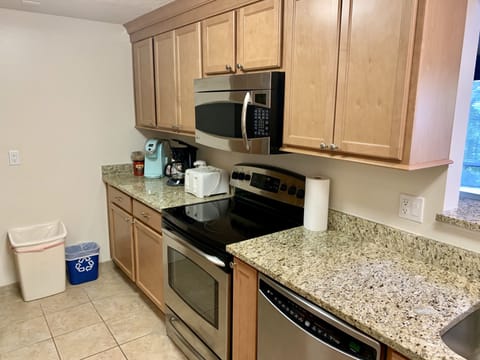 Kitchen: Stainless Steel Appliances, Granite Counter Tops, and Keurig