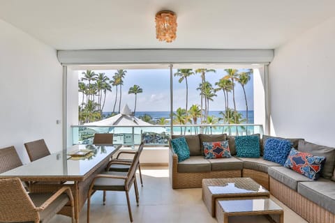 Open the curtains and let the Caribbean ocean welcome you with its calm waves and endless blue horizon.