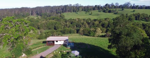 Whipbird cabin at Bellthorpe Stays