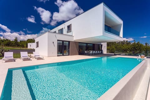Villa Sunrise dream, 4 ensuite bedrooms, located near Imotski town 