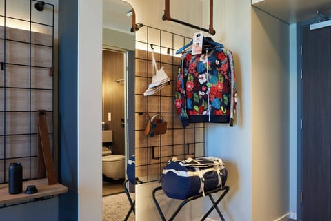 Laptop workspace, soundproofing, free WiFi, bed sheets