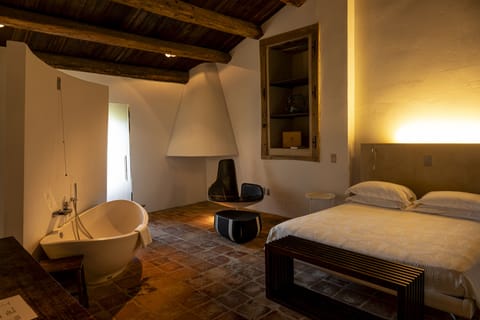 Junior Suite | Frette Italian sheets, hypo-allergenic bedding, down comforters