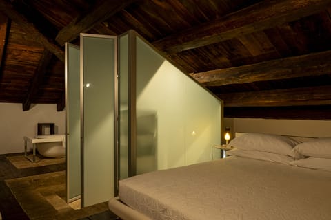 Standard Double Room | Frette Italian sheets, hypo-allergenic bedding, down comforters