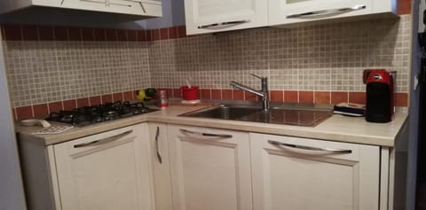 Stovetop, cookware/dishes/utensils