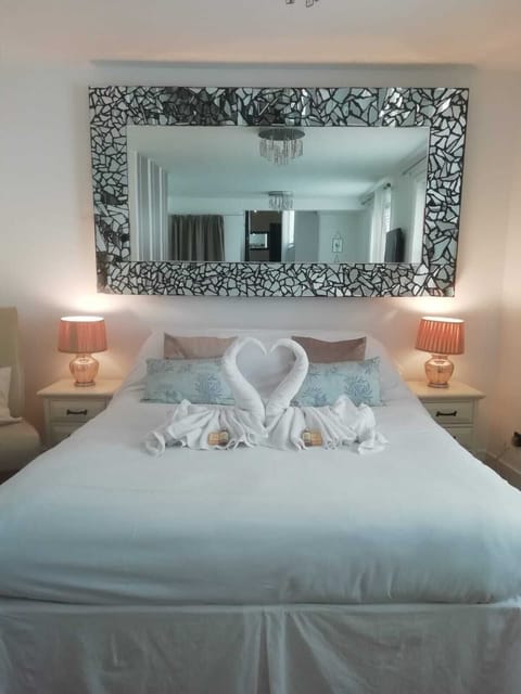 Executive Suite, Ensuite, Courtyard View
