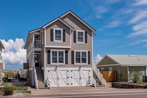 This Gorgeous Duplex at 280 South Fletcher Can Accommodate Up To 16 Guests