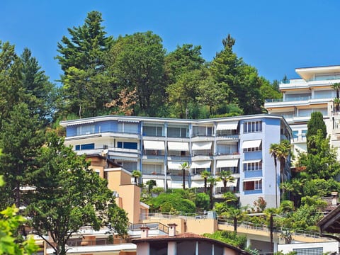 Building, Sky, Daytime, Tree, Vegetation, Condominium, Urban Design, Tower Block, Neighbourhood, Material Property
