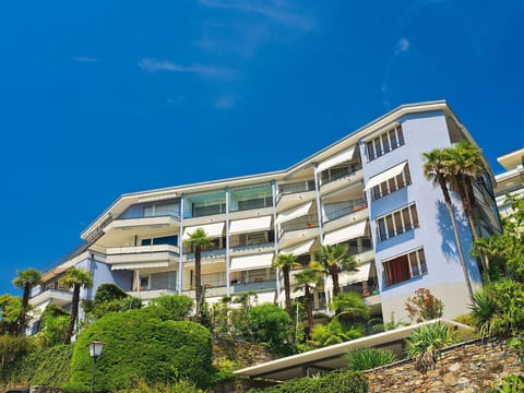 Property, Architecture, Building, Residential Area, Real Estate, Sky, House, Condominium, Daytime, Apartment