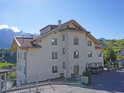Sky, Building, Property, Window, House, Architecture, Plant, Mountain, Urban Design, Neighbourhood
