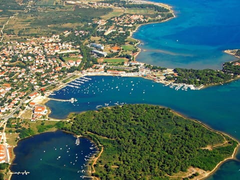 Sky, Cloud, Boat, Watercraft, Building, Water, Dock, Naval Architecture, City, Vehicle