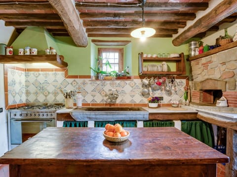 Countertop, Room, Kitchen, Property, Furniture, Interior Design, Building, House, Table, Ceiling