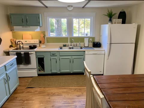 Super clean and fully (chef/owner) stocked kitchen for cooking! 