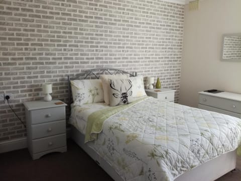 Double Room, Ensuite | Free WiFi, bed sheets