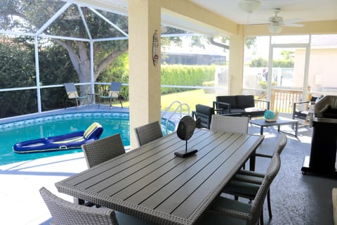 Enjoy outdoor dining every night.. 3 fans to keep cool along with a heated pool