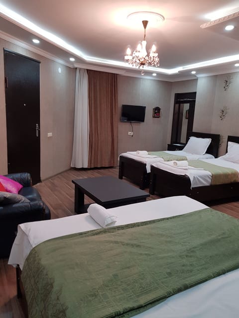 Family Room | In-room safe, soundproofing, iron/ironing board, free WiFi