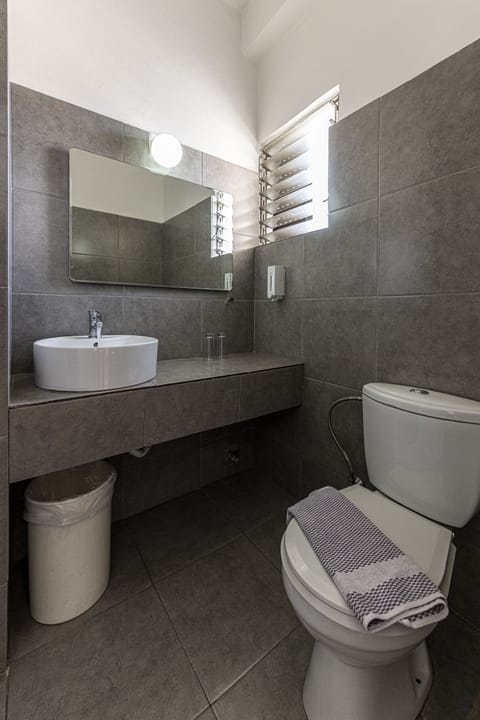 Superior Double or Twin Room, Private Bathroom | Bathroom | Free toiletries, hair dryer, towels
