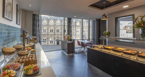 Daily full breakfast (GBP 15.95 per person)