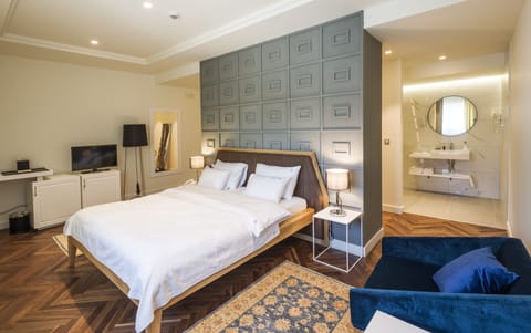 Comfort Double Room | Minibar, in-room safe, individually furnished, desk