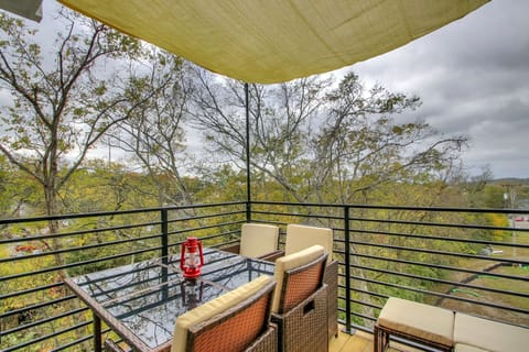 Rooftop Terrace for happy hour lounging! 🍷