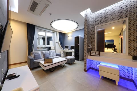 Suite | Desk, free WiFi, wheelchair access