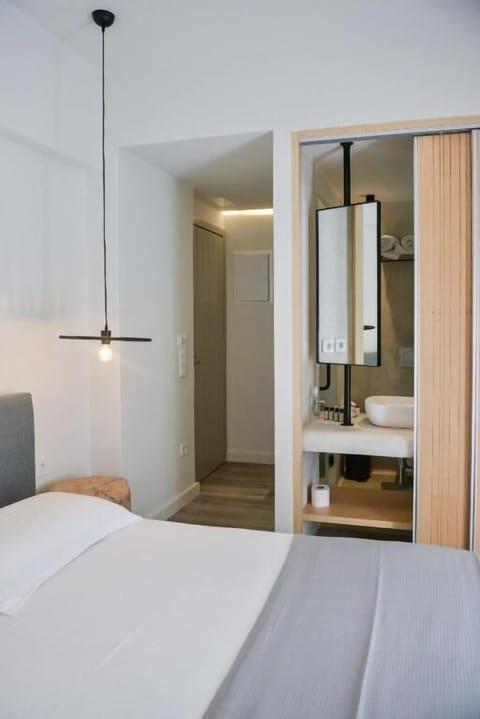 Superior Double Room | Soundproofing, iron/ironing board, free WiFi, bed sheets