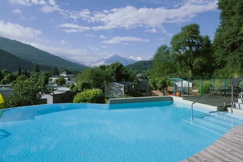 Infinity pool
