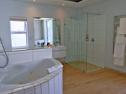 Romantic Studio Suite, Jetted Tub, Beachfront | Bathroom | Separate tub and shower, deep soaking tub, rainfall showerhead