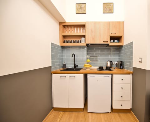 Apartment, Balcony (Alkyone) | Private kitchenette | Mini-fridge, stovetop, coffee/tea maker, electric kettle