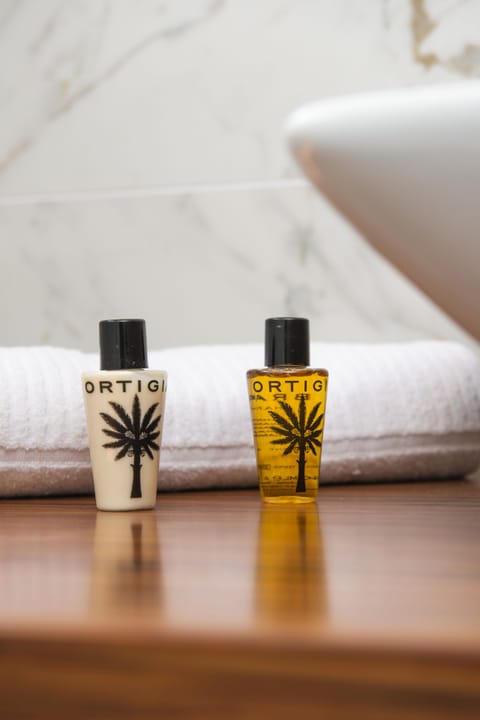 Junior Suite, Balcony | Bathroom amenities | Free toiletries, hair dryer, bidet, towels