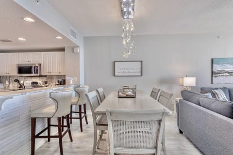 Gather with your friends and family around the table and make memories!