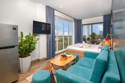 Panoramic Penthouse, Patio, Sea View | Minibar, laptop workspace, soundproofing, WiFi (free)