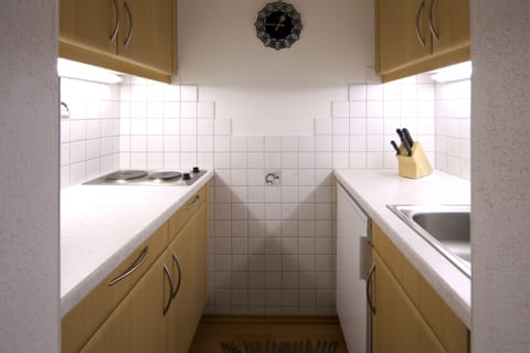 Classic Condo, 1 Double Bed | Private kitchenette | Coffee/tea maker