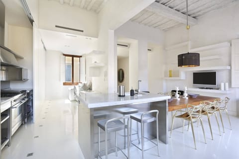 Apartment, 3 Bedrooms | Private kitchen | Full-size fridge, microwave, oven, stovetop