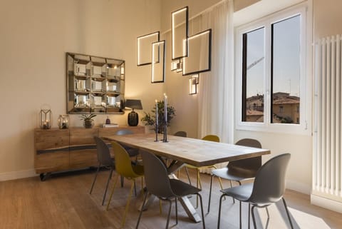 Apartment, 4 Bedrooms | In-room dining
