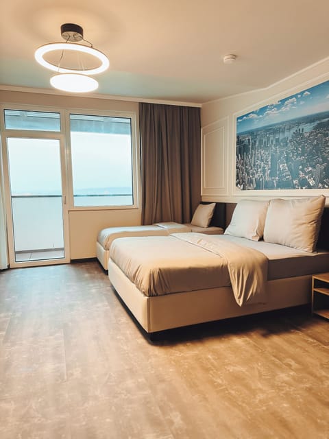 Comfort Triple Room | Free WiFi, bed sheets