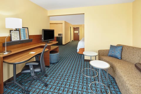 Executive Suite, 1 Bedroom | In-room safe, desk, iron/ironing board, free cribs/infant beds