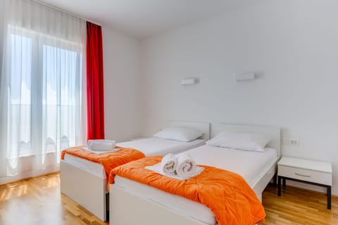 Comfort Suite | Down comforters, desk, laptop workspace, soundproofing