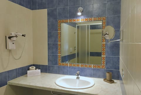 Comfort Double Room, Patio | Bathroom | Free toiletries, hair dryer, bidet, towels