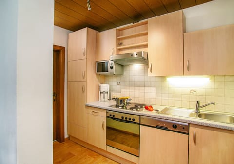Comfort Apartment, 2 Bedrooms (Apartment Sulai) | Private kitchen