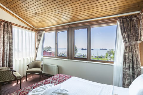 Superior Double Room, Sea View | Premium bedding, desk, laptop workspace, blackout drapes
