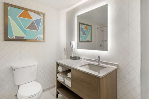 Suite, 1 King Bed, Non Smoking | In-room safe, desk, iron/ironing board, free cribs/infant beds