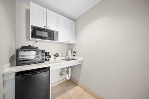 Junior Suite Accessible King w/ Kitchenette & Sofa Bed | Private kitchen | Fridge, microwave, coffee/tea maker, electric kettle
