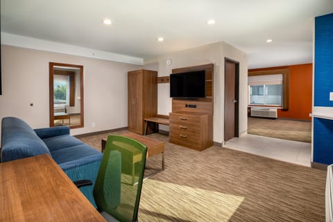 Suite, Accessible, Non Smoking (Mobility Tub) | Premium bedding, in-room safe, desk, laptop workspace