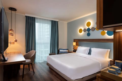 Room, 1 King Bed | In-room safe, desk, laptop workspace, soundproofing