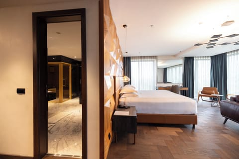 Presidential Suite | Egyptian cotton sheets, premium bedding, memory foam beds, minibar